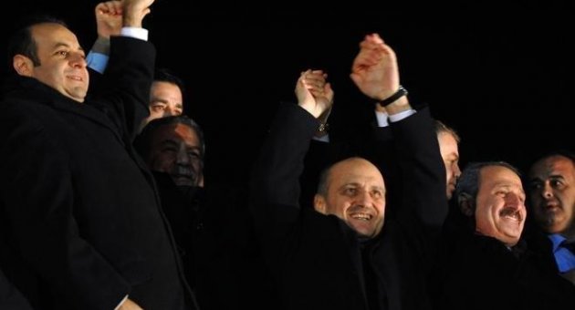 AK Parti seçim için kelle verecek