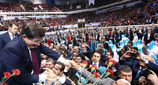 AKP'nin seçim şarkısı açıklandı: Davutoğlu Ahmet Hoca!