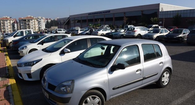 Aliağa zabıtasından pazaryerinde park nöbeti