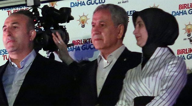 Arınç: Seçim akşamı balkondaki görüntüm, içimin dışıma aksetmesi