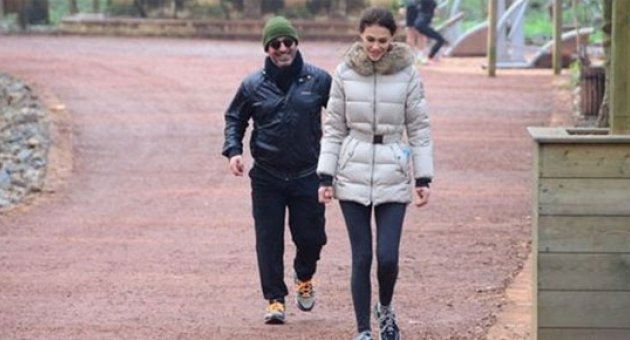 Ayşe Hatun Önal ve Cem Yılmaz el ele