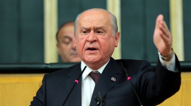 Bahçeli Muhalifleri Topa Tuttu