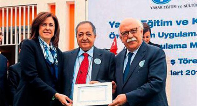 Bakan Avcı iki okul actı