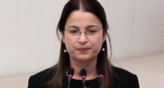 Bakan Ayşenur İslam'a 'Özgecan Aslan' protestosu