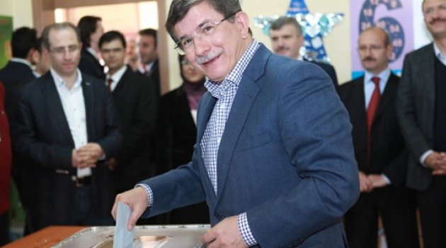 Başbakan Ahmet Davutoğlu oyunu Konya'da kullandı