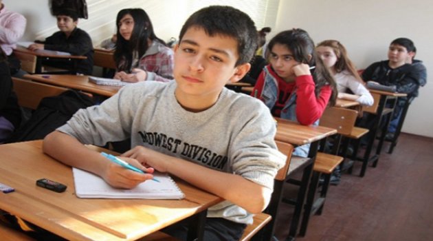 Bayraklı Belediyesi'nden Başarılı Öğrencilere Burs