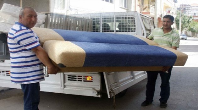 Bayraklı Belediyesi'nden Eşya Yardımı