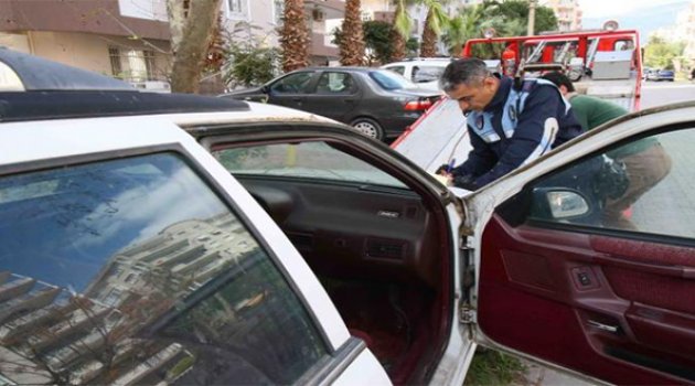 Bayraklı’da Hurda Araç Operasyonu!