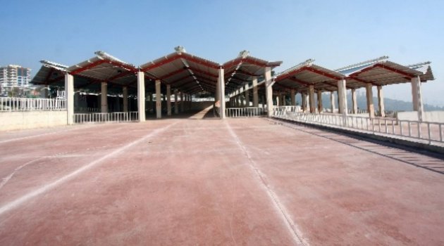 Bayraklı'da Kapalı Pazar Yeri Sayısı Artıyor