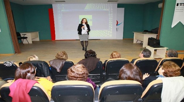 Bayraklılı Kadınlara Yurttaşlık Eğitimi