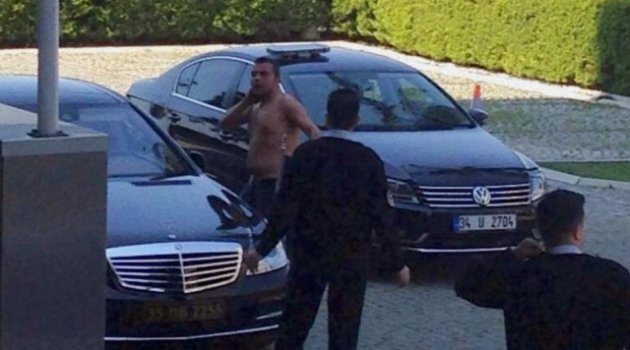 Belediye önünde kendine zarar verdi