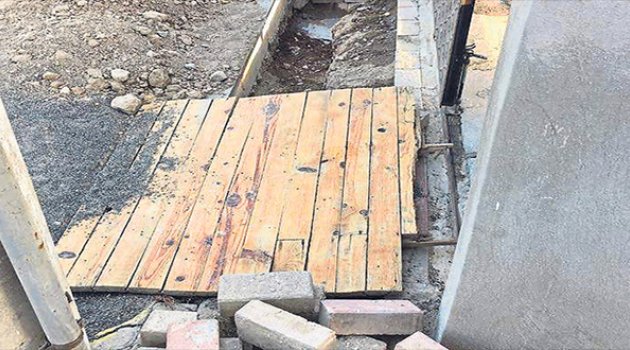 Bergama Köstebek Yuvasına Döndü