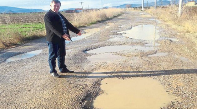 Bergama'da Yollar Delik Deşik