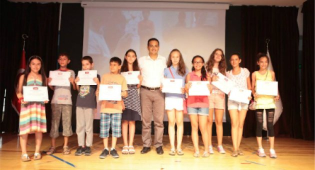 Bornova&#039;da çocuklar bilim dünyasını keşfetti