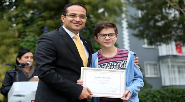 Bornova'da Eğitime Büyük Destek: 5500 Öğrenci...