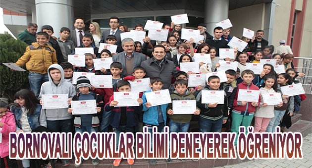 Bornovalı çocuklar bilimi deneyerek öğreniyor