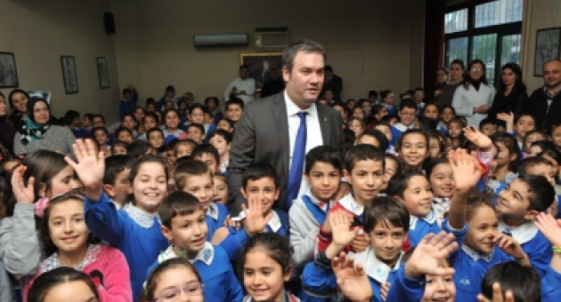 Buca Belediyesinden Karne Hediyesi