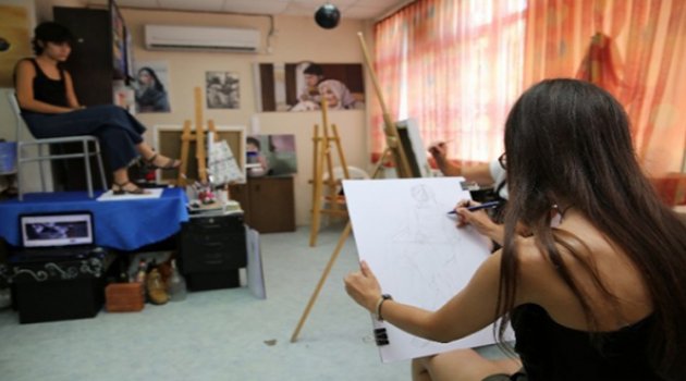 Buca'daki Resim Kursu Geleceğin Ressamlarını Yetiştiriyor