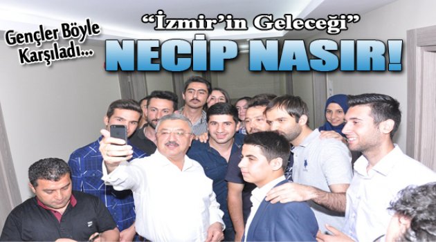 Bucalı gençler Necip Nasır’ı böyle karşıladı: “İzmir’in Geleceği Necip Nasır”