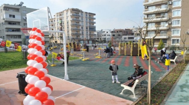 Buca'ya Nazım Hikmet Heykeli