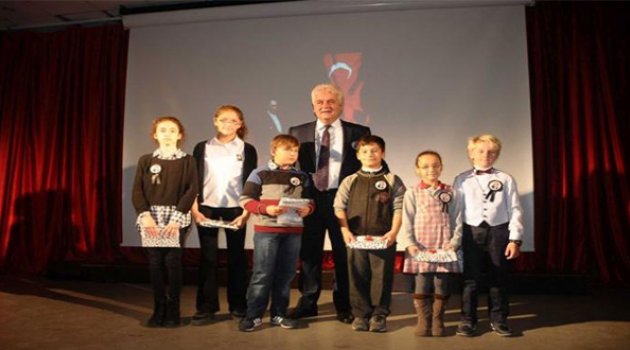 Çeşme'de Atatürk'ü Yüzlerce Kişi Andı