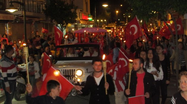 Çeşme'de Fener Alayı