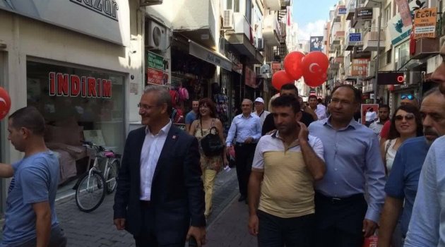 CHP Karşıyaka Bayramı Sokakta Karşıladı