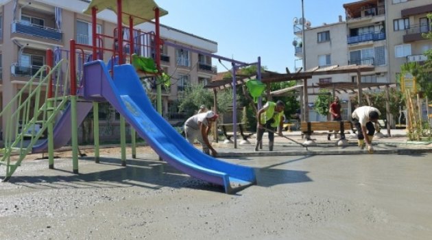 Çiğli'de Kazalara Karşı Parklara Kauçuk Döşeniyor