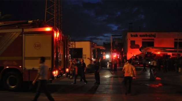 Çiğli'de Ambalaj Fabrikasında Yangın: 1 Ağır Yaralı
