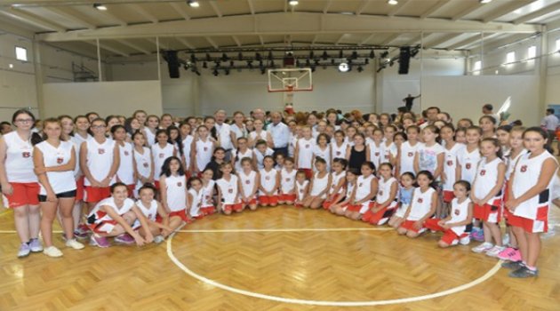 Çiğli'de Yaz Spor Okullarında Büyük Buluşma