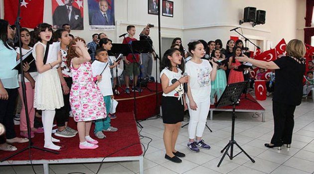 Çocuklar Söyledi Arkadaşları Eğlendi