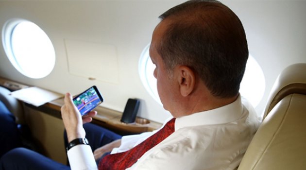 Cumhurbaşkanı Erdoğan, Rıza Kayaalp'in maçını cep telefonundan izledi
