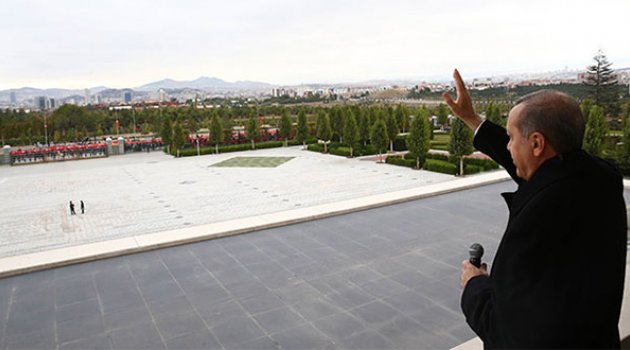 Cumhurbaşkanı Erdoğan'dan bir ilk: Saray'ın Balkonundan Konuştu
