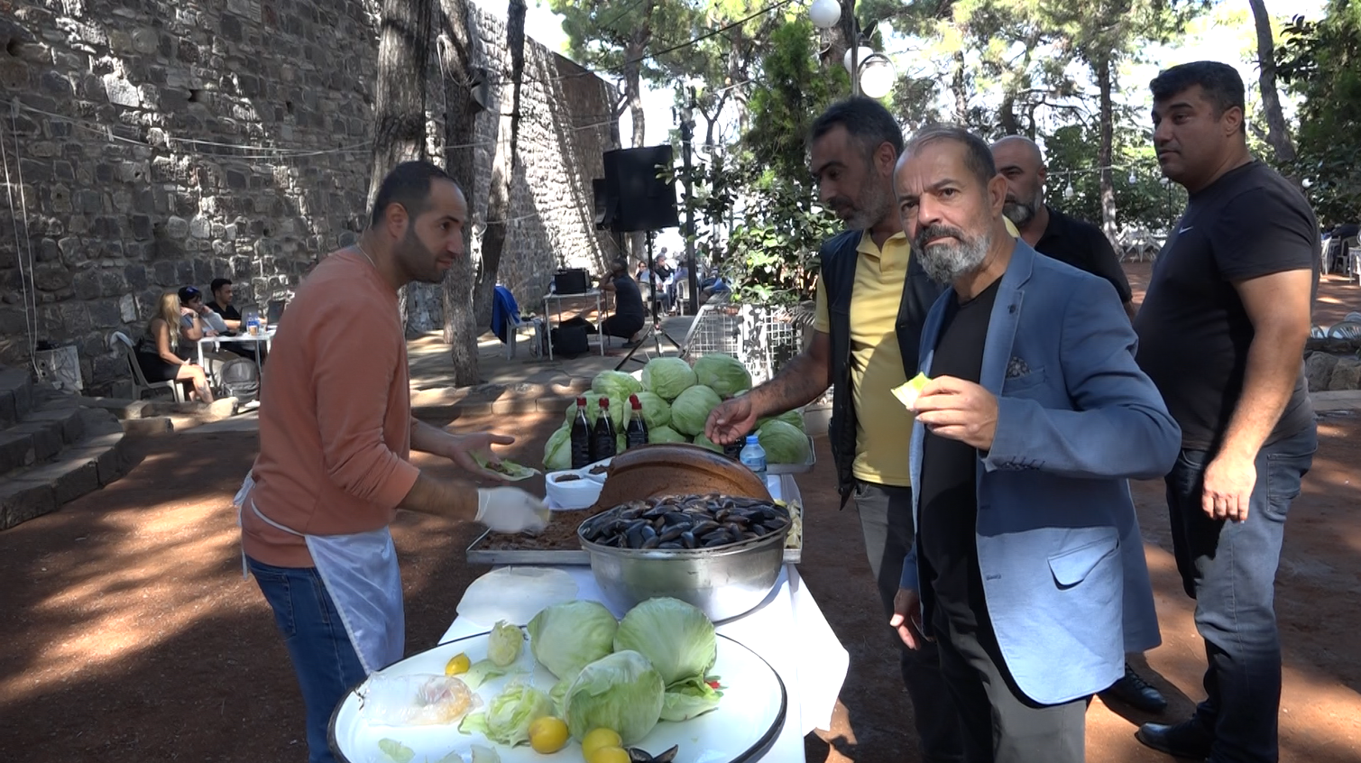 SALİH ERKEK YAKINLARINI KADİFEKALE'DE BULUŞTURDU