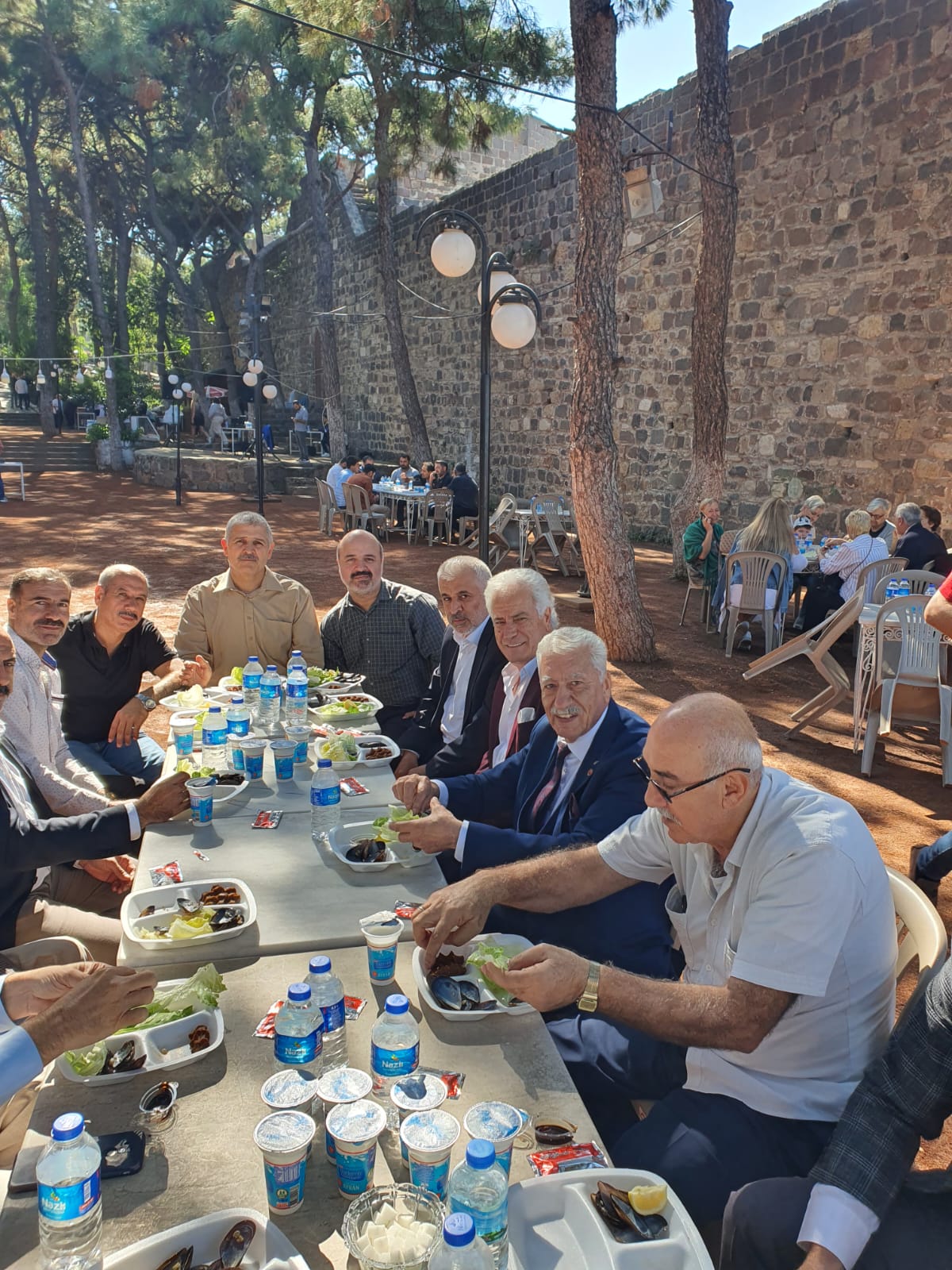 SALİH ERKEK YAKINLARINI KADİFEKALE'DE BULUŞTURDU