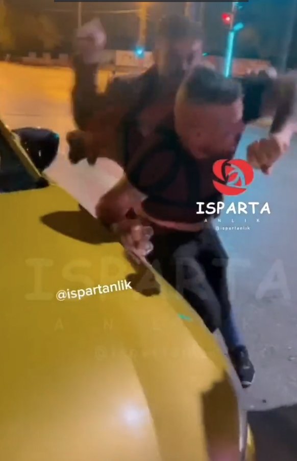 Sosyal medya fenomeni feci şekilde dayak yedi!