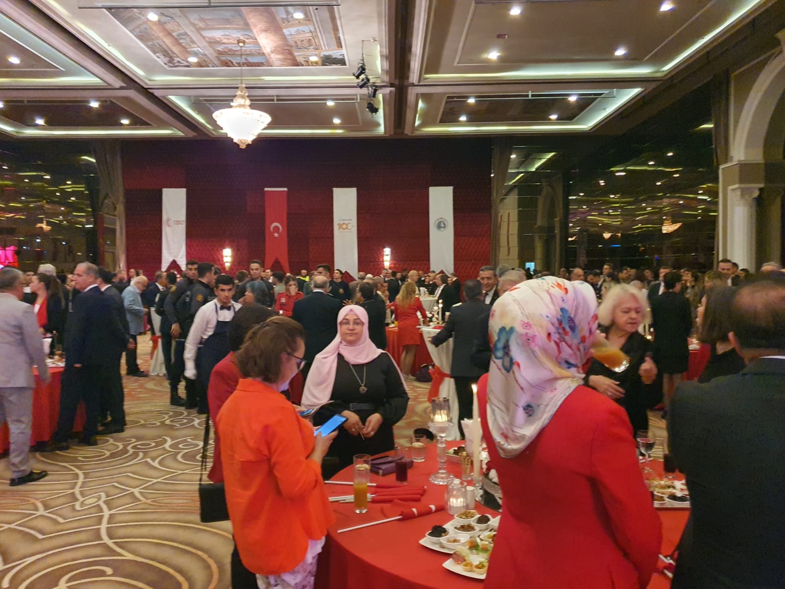 İzmir Valiliğinden 100. yıla yakışır resepsiyon