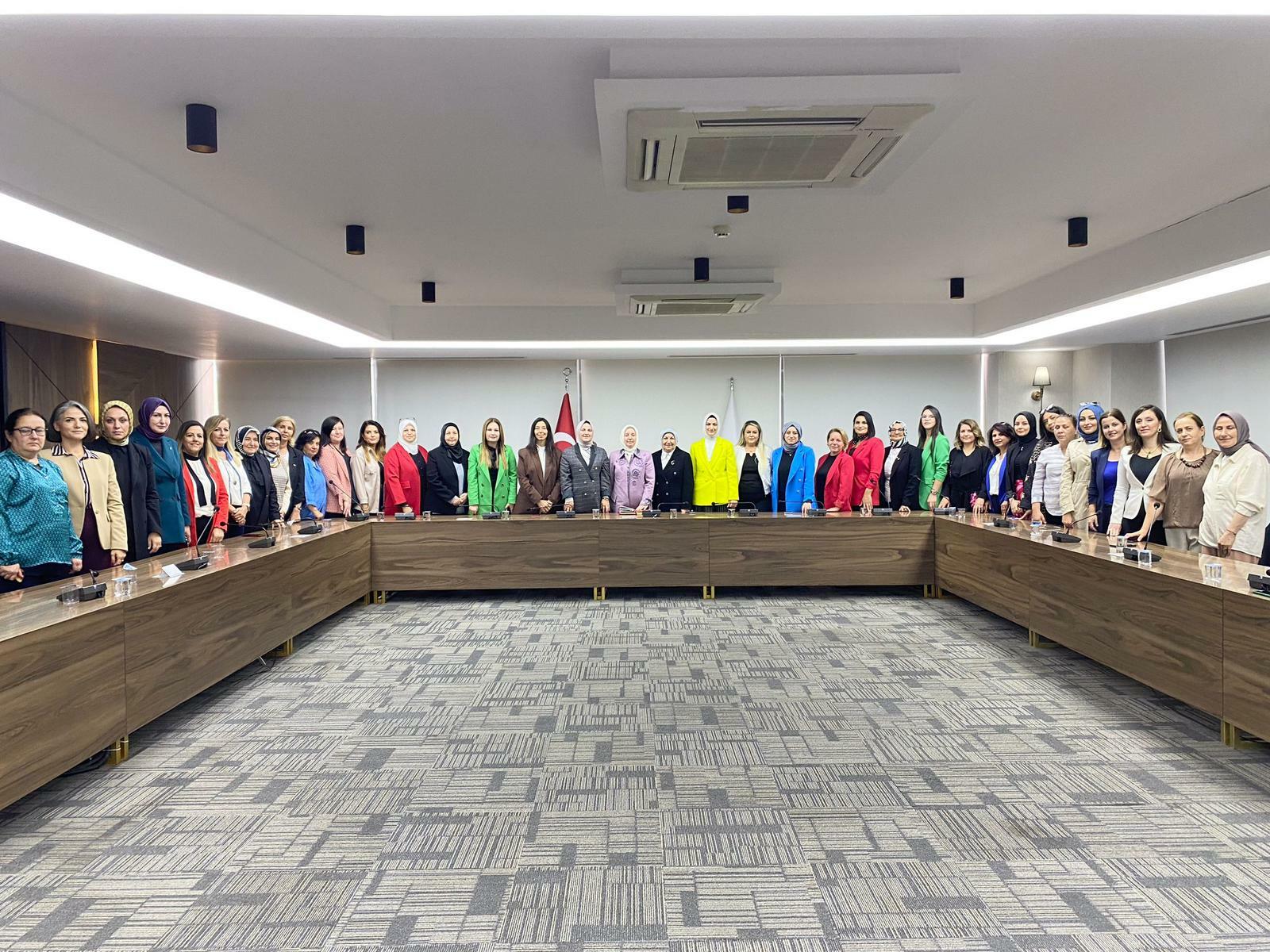 AK Parti İzmir Kadın Kollarında temayül heyecanı