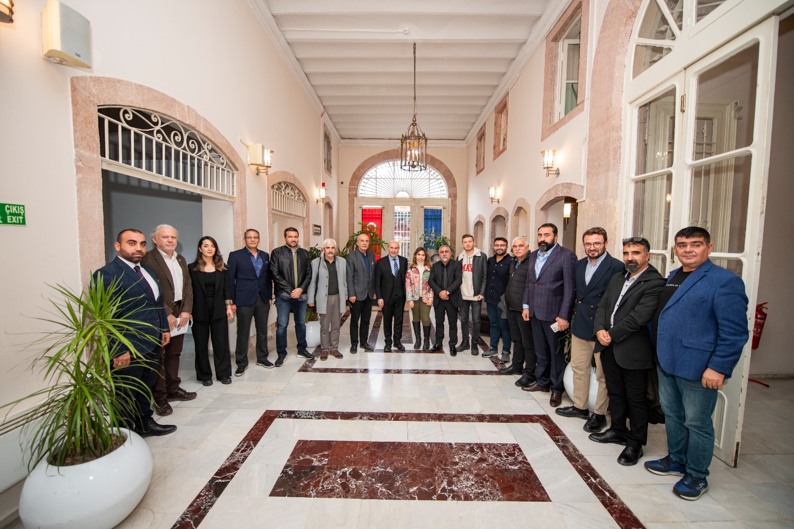 İzmir Şanlıurfa Federasyonu’ndan Başkan Soyer’e teşekkür ziyareti