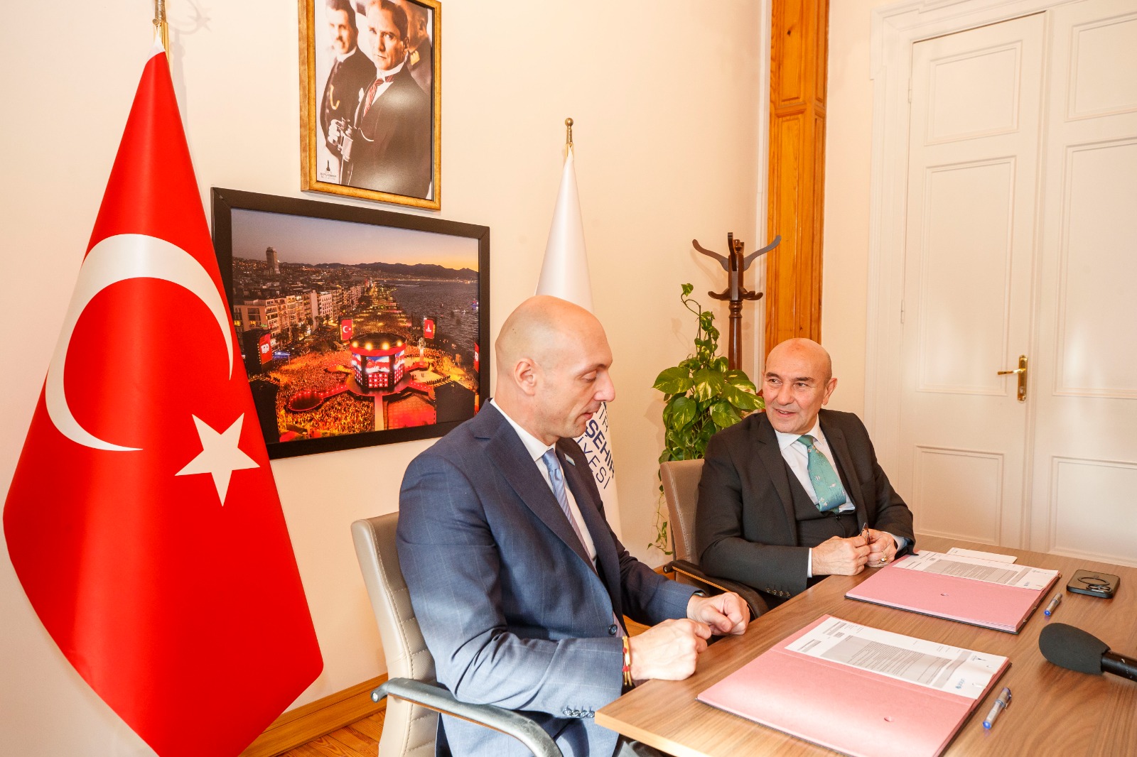 İzmir Büyükşehir Belediyesi çocuk dostu kent için UNICEF ile protokol imzaladı