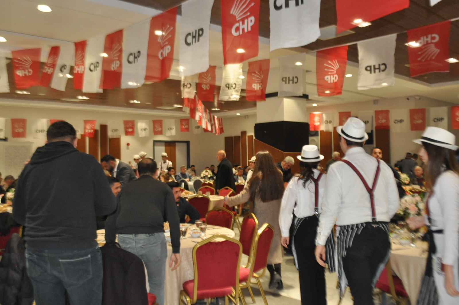 CHP Karabağlar İlçe Başkanlığı'ndan dayanışma yemeği