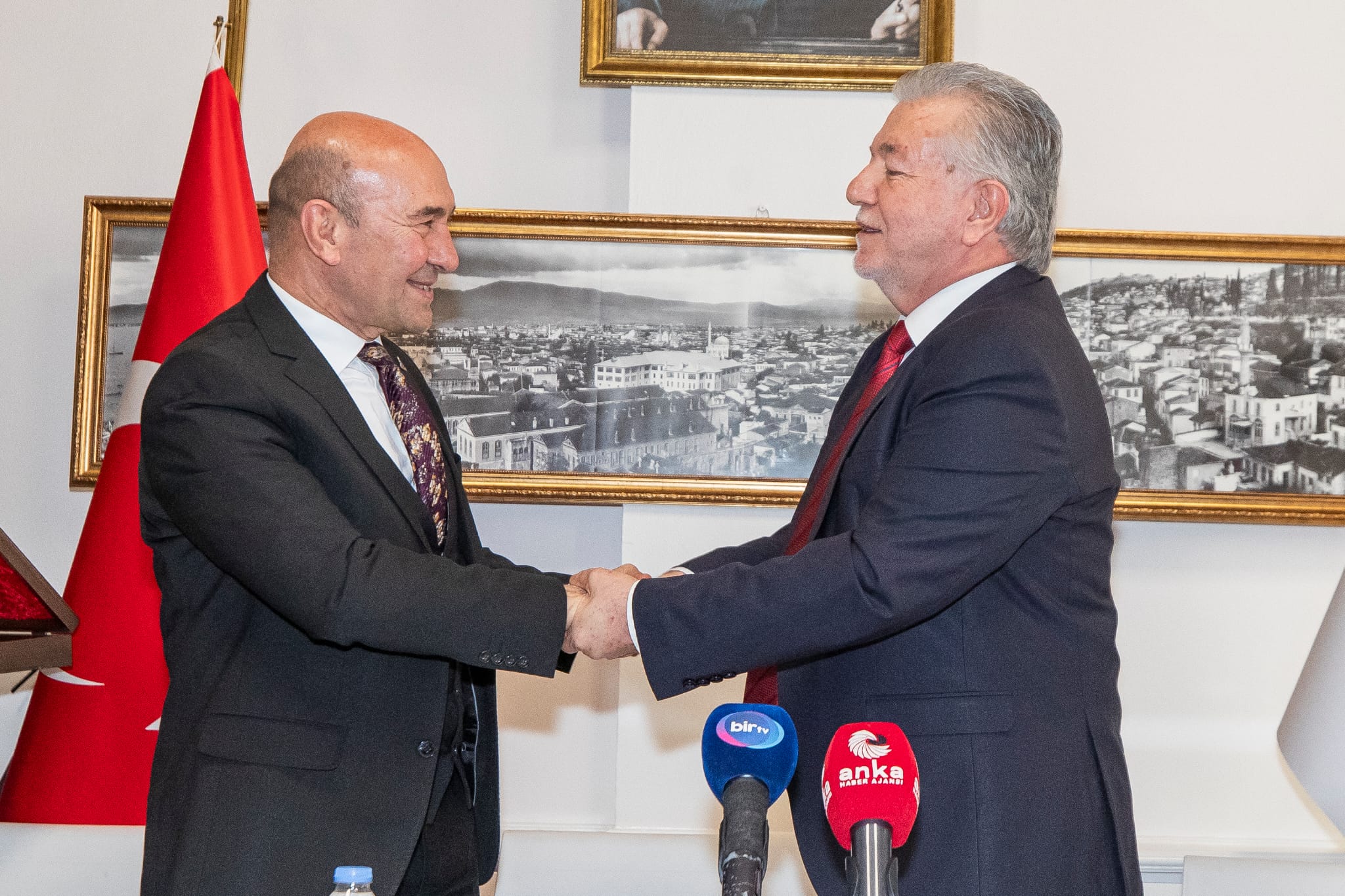 İzmir Esnaf ve Sanatkârlar Odaları Birliği’nin 25 yıllık sorunu çözüldü