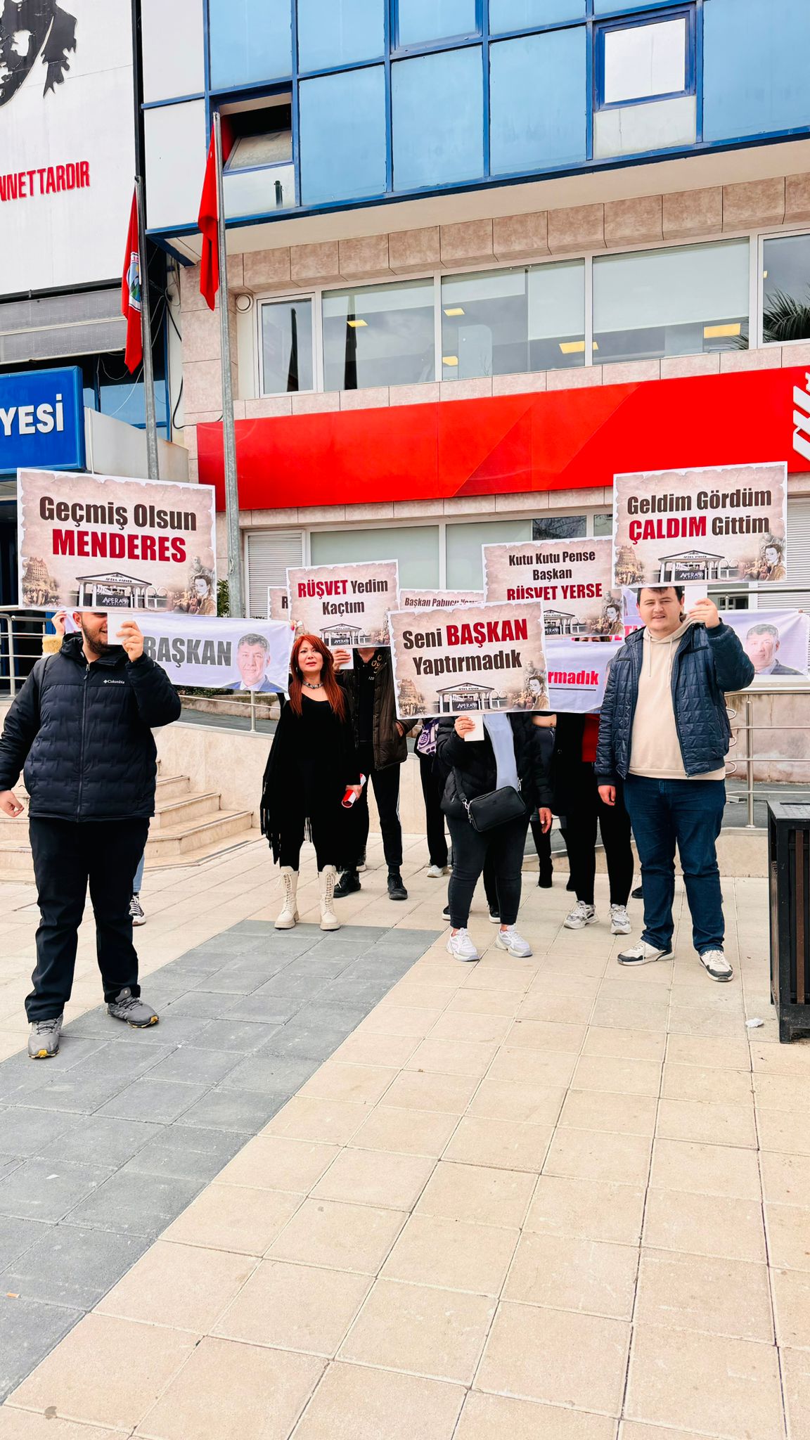Menderes Belediyesi'nde rüşvet vakasında Başkan Vekili haklı bulunmadı!