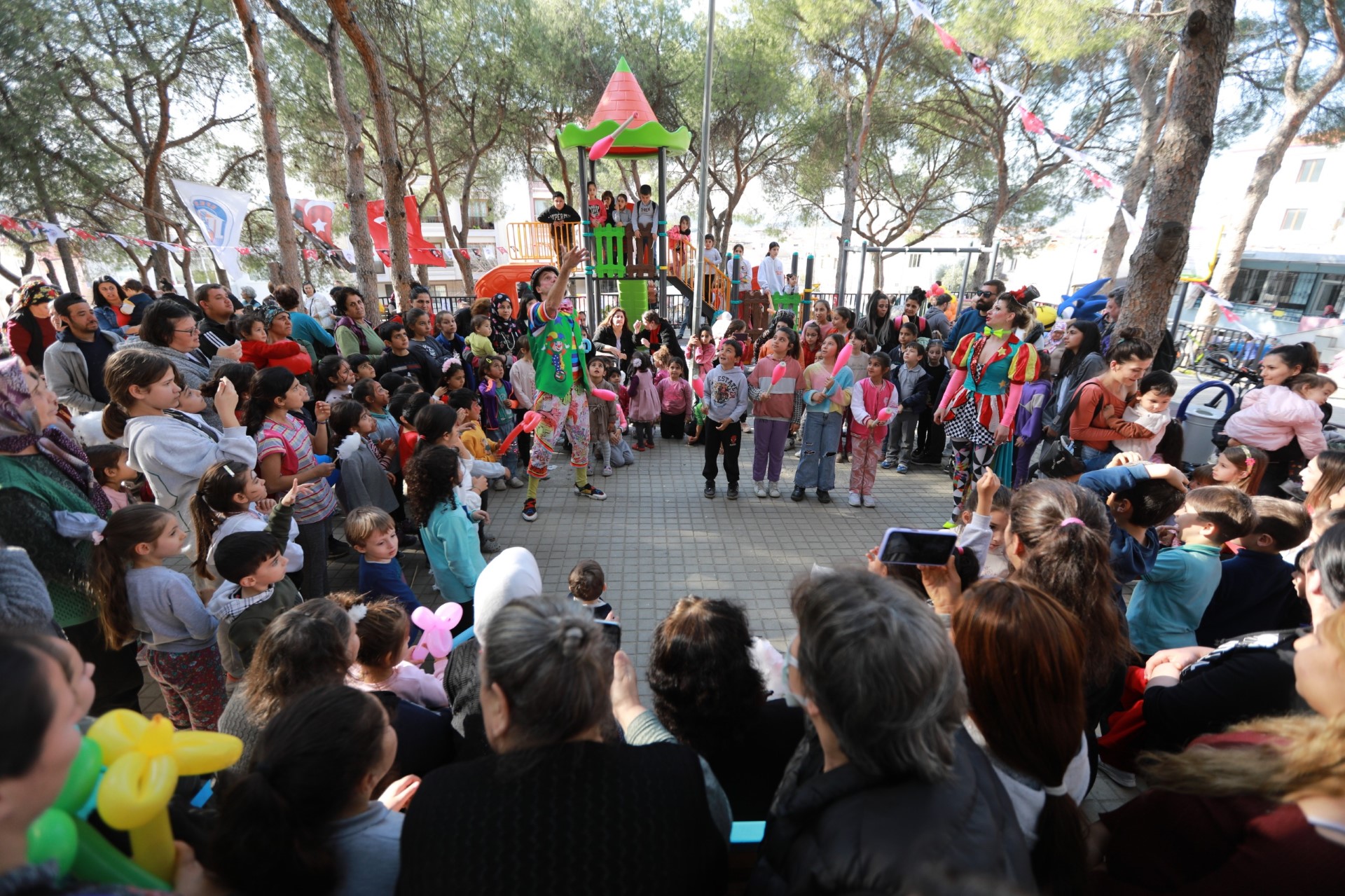 Çamlık Parkı yeni yüzüyle çocuklarla buluştu