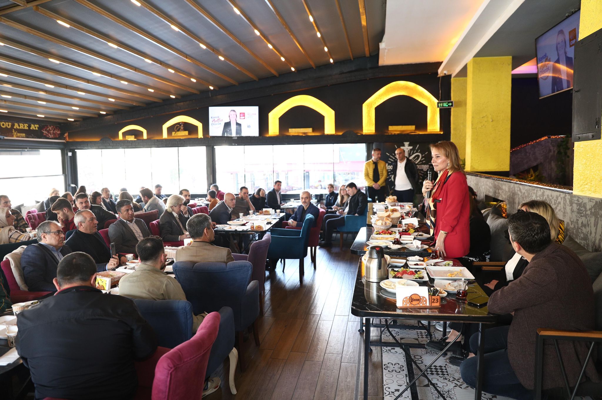 CHP Konak Adayı Mutlu’dan Eşrefpaşa ve Kordon çıkarması