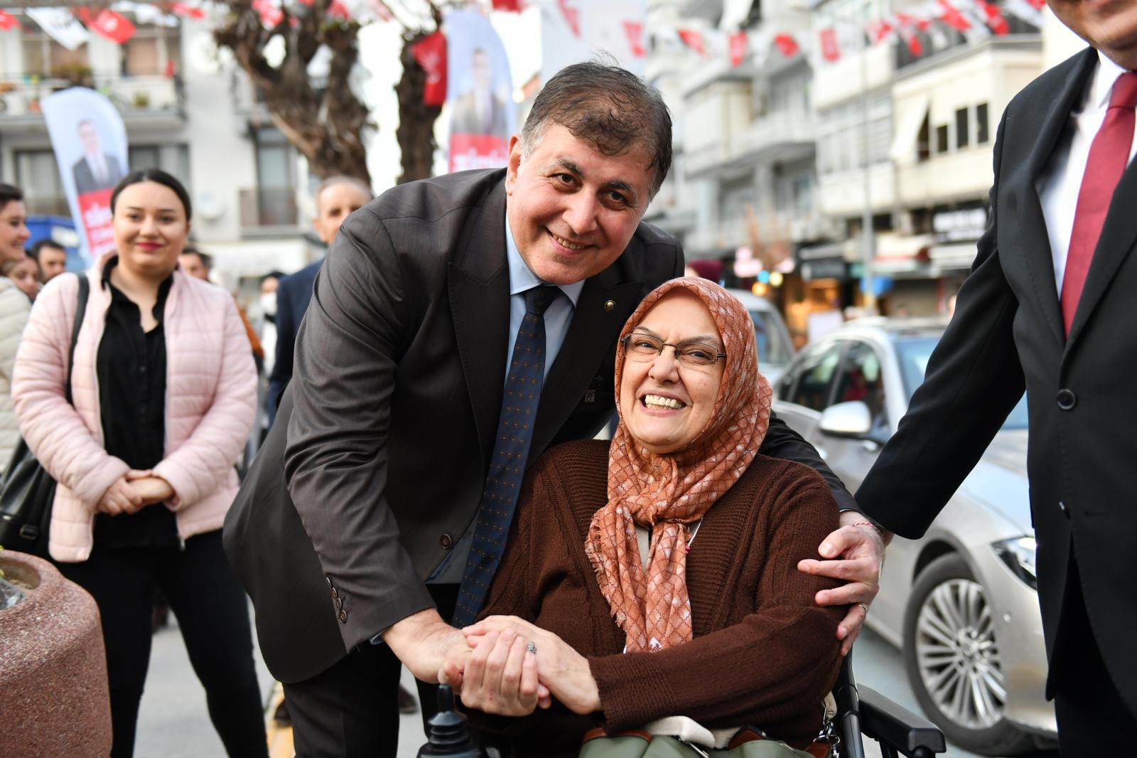 Başkan Tugay'a sahada büyük destek