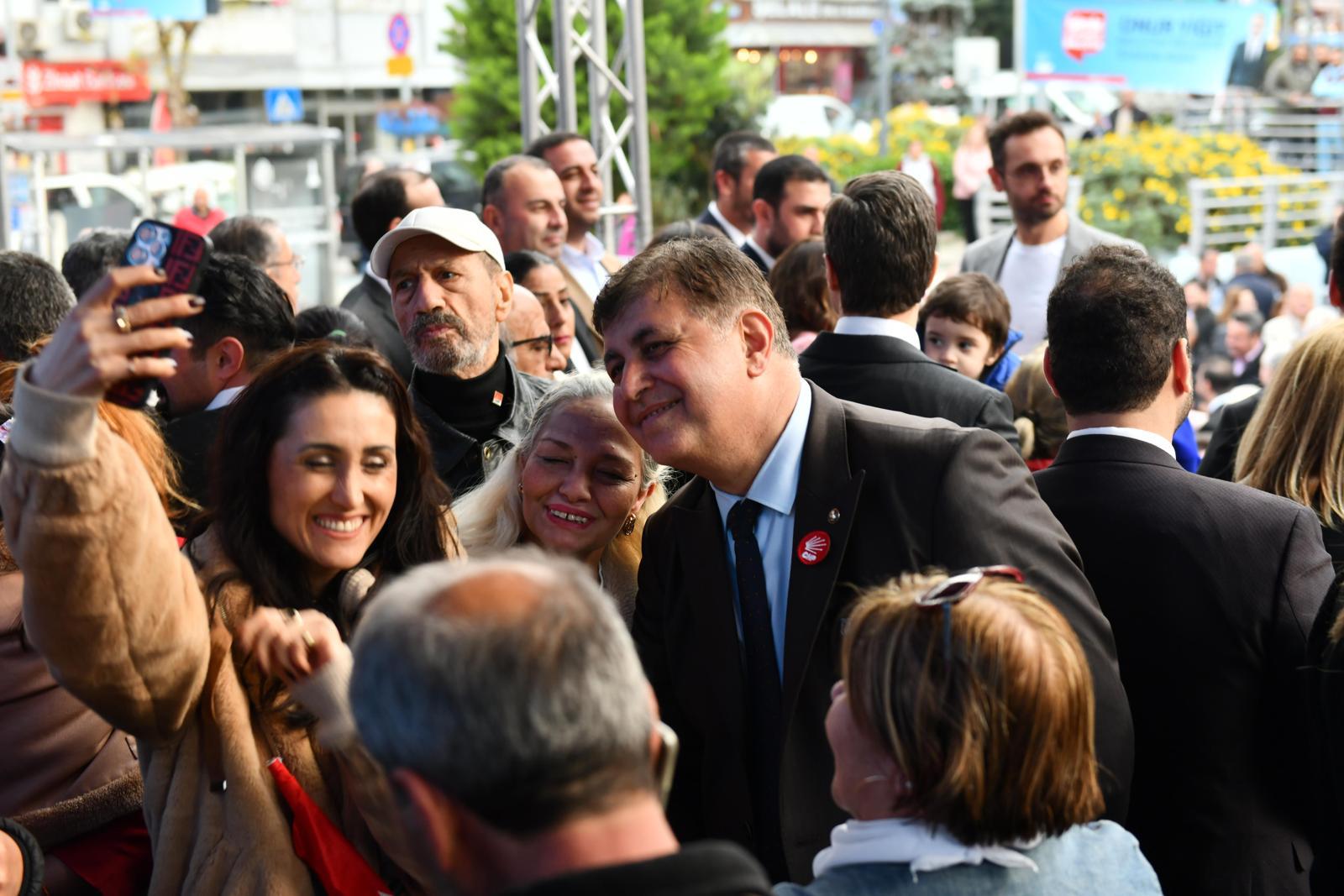 Başkan Tugay'a sahada büyük destek