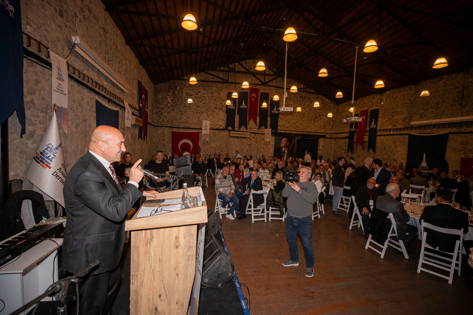 Başkan Soyer'e veda yemeği