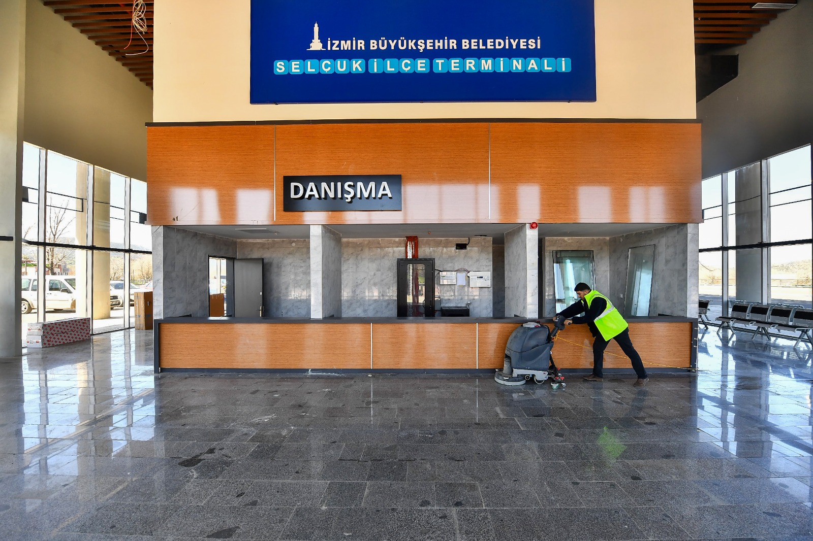 Büyükşehir'den Selçuk'a modern ilçe terminali