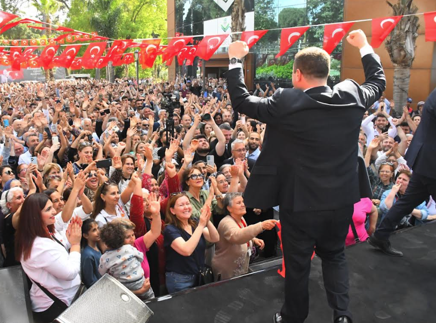 Başkan Demir mazbatasını aldı: Makam aracını belediyeye bağışladı